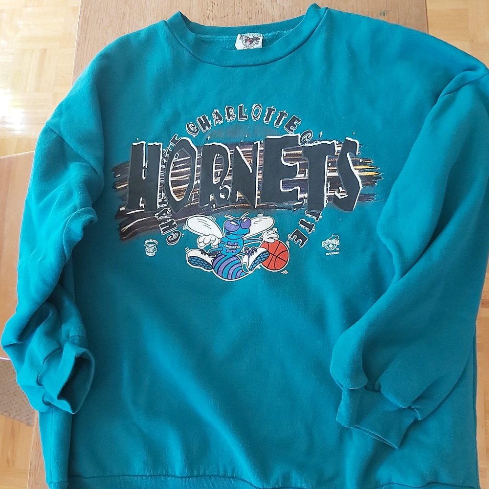 Charlotte Hornets Long-Sleeve Sweater (Vintage)